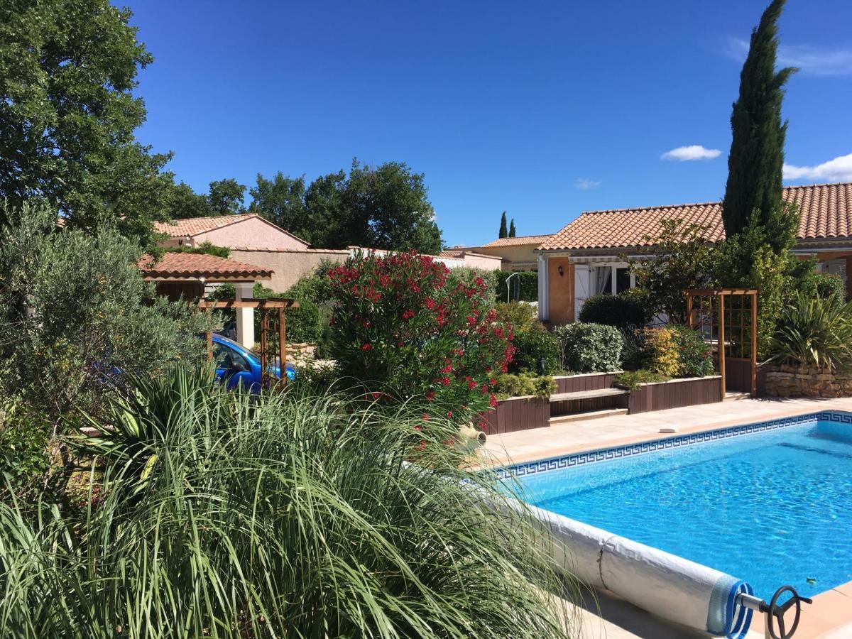 les chênes chez jo et aimé Régusse Exterior foto