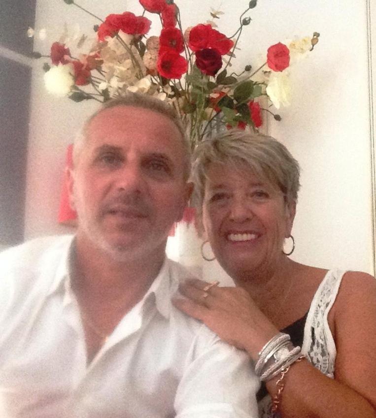 les chênes chez jo et aimé Régusse Exterior foto